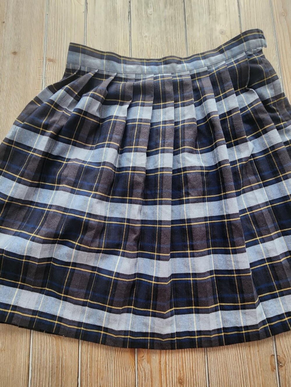 Girl's Plaid Pleated Skirt Uniform in Navy and Gray